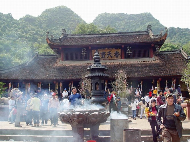 Spiritual tourism attracts tourists     - ảnh 1